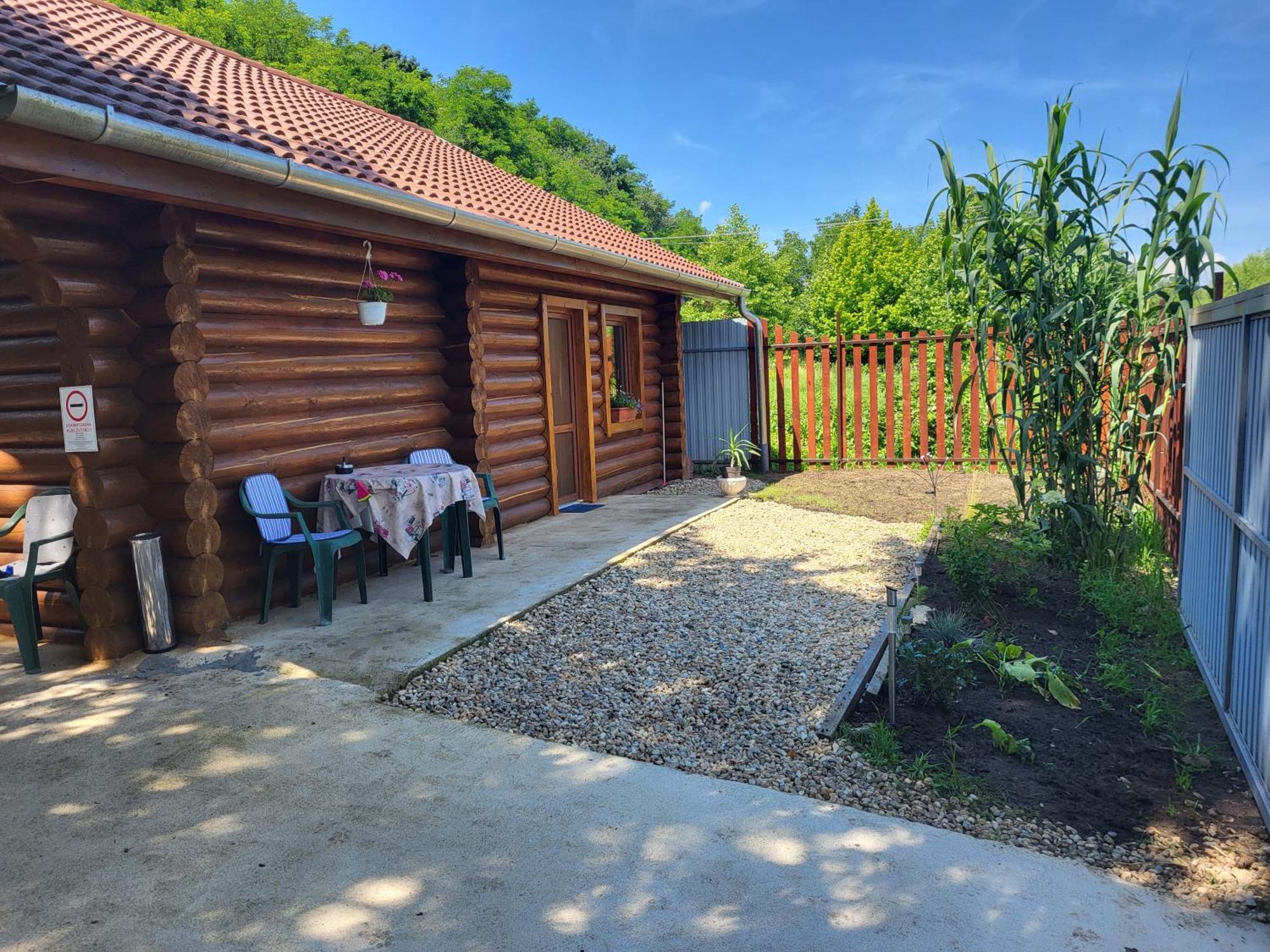 Woodhouse Lägenhet Eger Exteriör bild